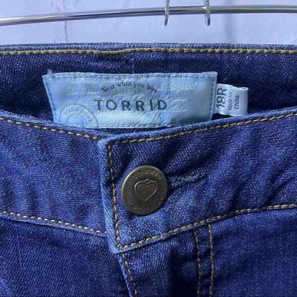 Torrid Relaxed Boot Jeans Sz 18R - Picture 2 of 3
